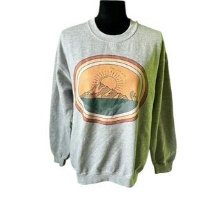 Boutique Women’s Gray The Sun Will Rise Graphic Crewneck Sweatshirt Medium